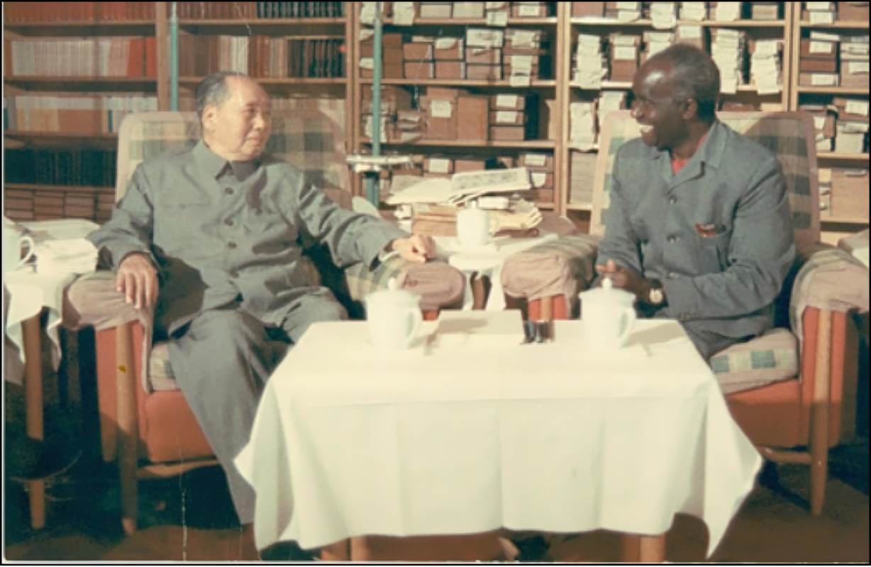 1974年2月22日，毛泽东提出划分三个世界的理论