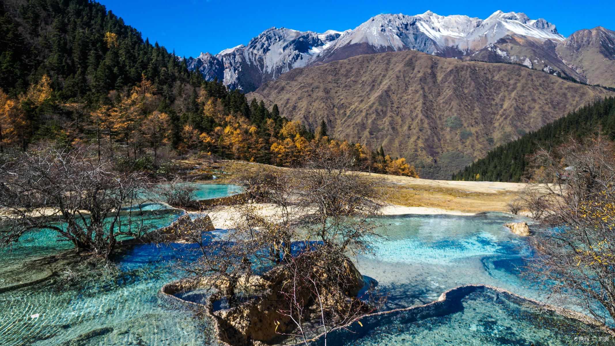 1993年2月28日，联合国向武陵源、九寨沟、黄龙风景区颁发世界遗产证