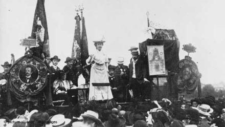 波兰女革命家卢森堡出生于1871年3月5日