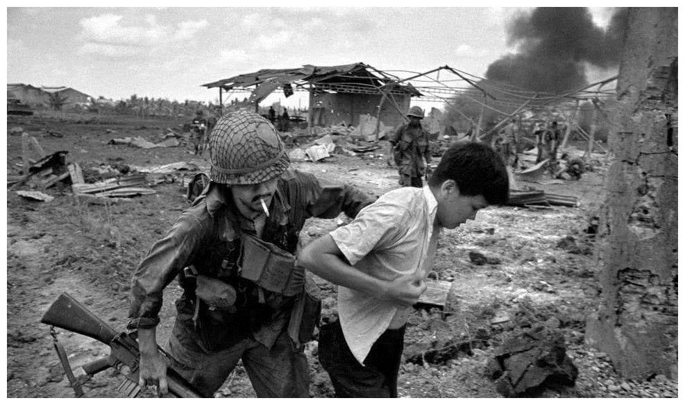 1975年4月23日，美国总统福特宣布越南战争结束