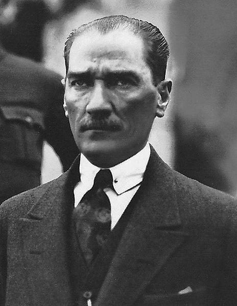土耳其共和国奠基人凯末尔出生于1881年5月19日