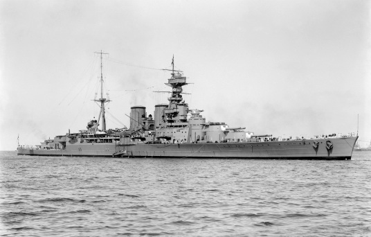 1941年5月24日，胡德号战列巡洋舰被德舰俾斯麦号击沉