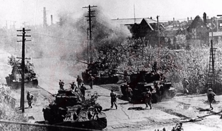 1950年6月25日，朝鲜战争爆发