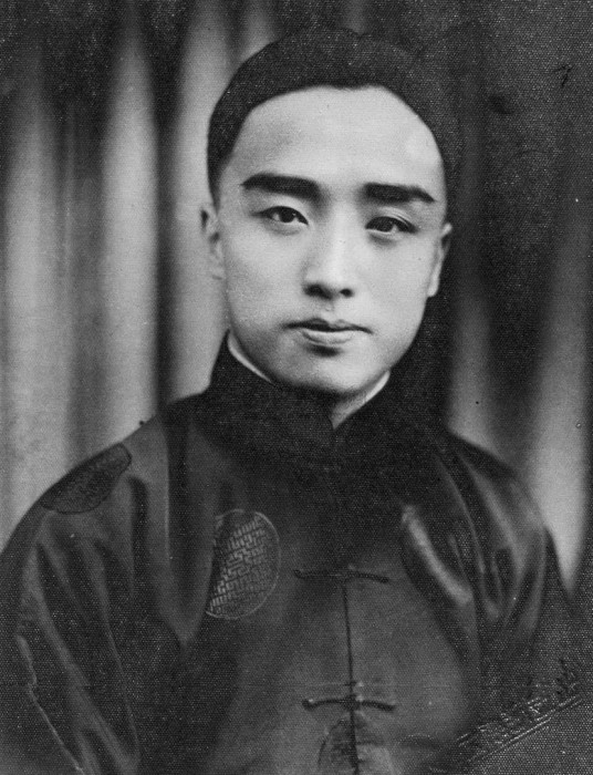 京剧演员李少春于1975年9月21日去世