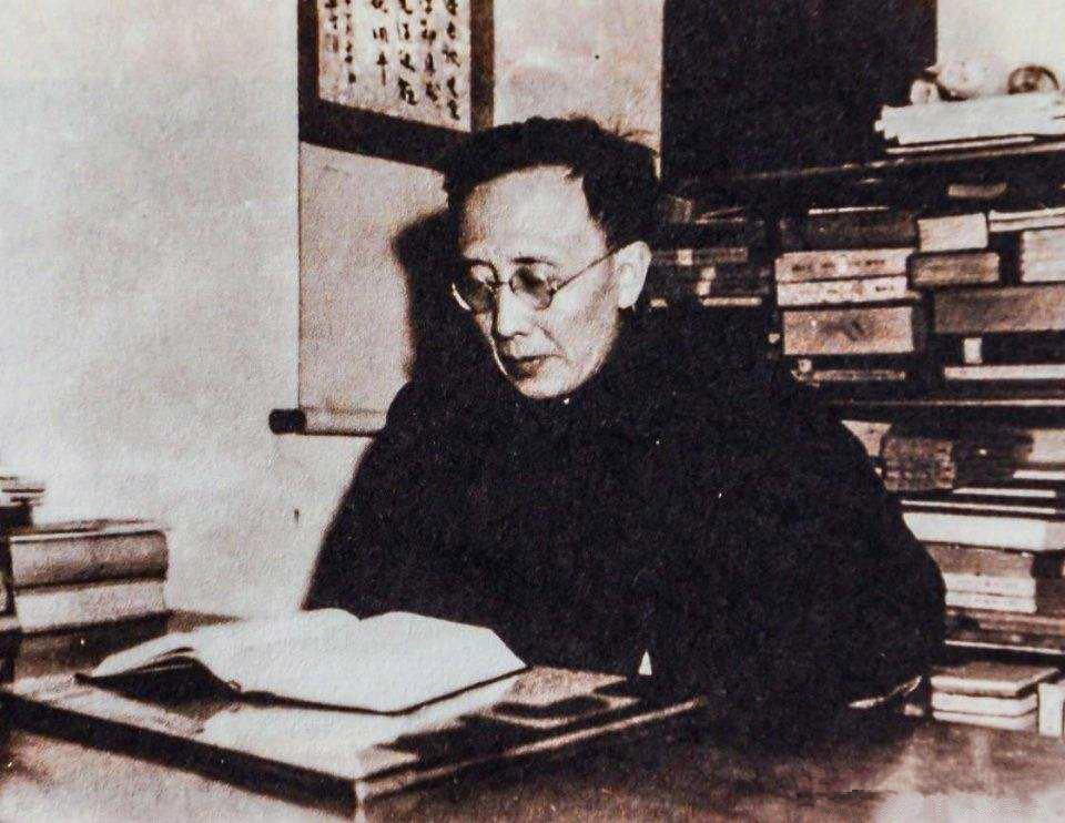 中国现代作家郭沫若出生于1892年11月16日
