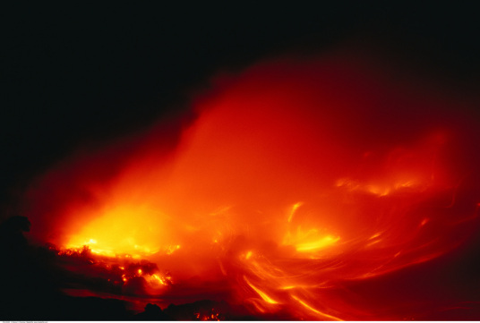 1986年11月23日，日本大岛火山爆发