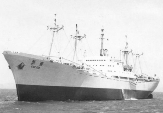 1958年11月27日，我国第一艘万吨远洋轮下水