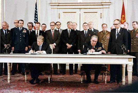 2001年12月13日，美国宣布退出《反导条约》