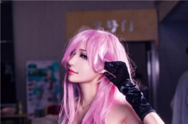 《一人之下》宝儿姐COSPLAY热浪席卷网络，不老不死的传奇再现