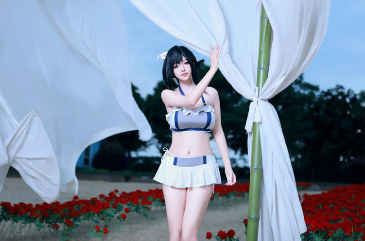 主播Cindy以蒂法泳装Cosplay再现《最终幻想7：重生》魅力，致敬游戏文化新篇章