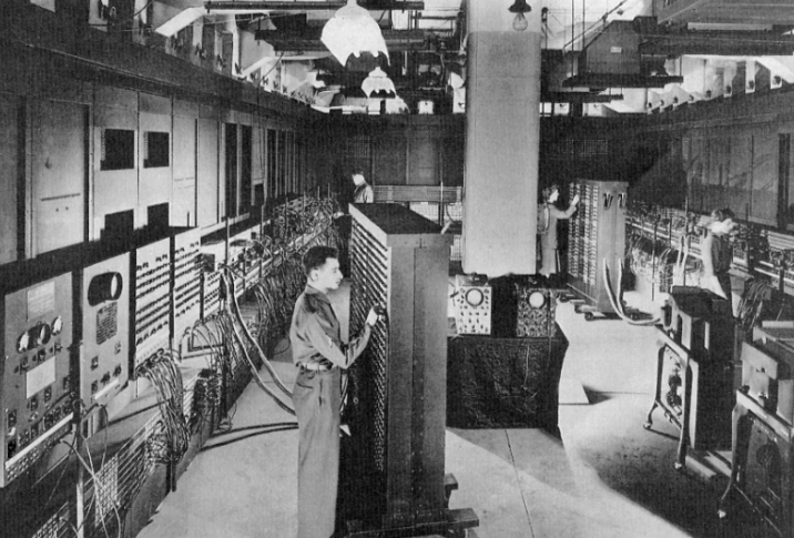 ENIAC（电子数字积分计算机）于1953年7月增加了一个核心磁芯内存扩展