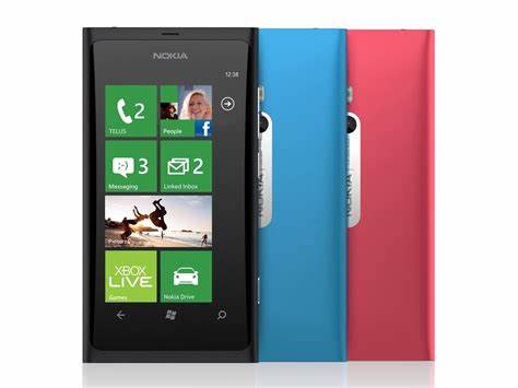 诺基亚于2011年11月23日推出首款Windows Phone 系统手机Lumia 800